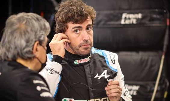 开运体育官方网站-阿隆索：我只喜欢比赛 我是多么希望有方向盘在手