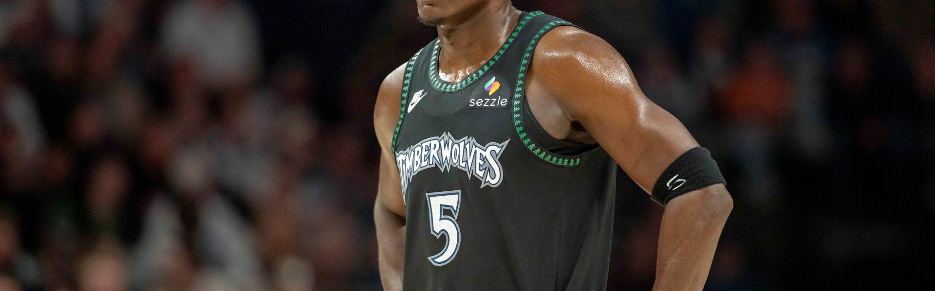 完全被限制！爱德华兹17中6&amp;罚球10中5得到19分 出现6失误5犯规